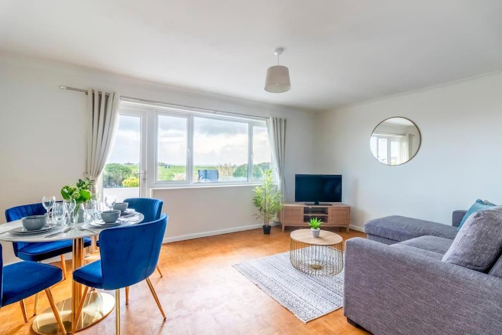 Beautiful Sea View 2 Bedroom Sleeps 6-Free Parking Борнмът Екстериор снимка