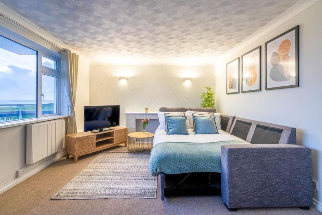 Beautiful Sea View 2 Bedroom Sleeps 6-Free Parking Борнмът Екстериор снимка
