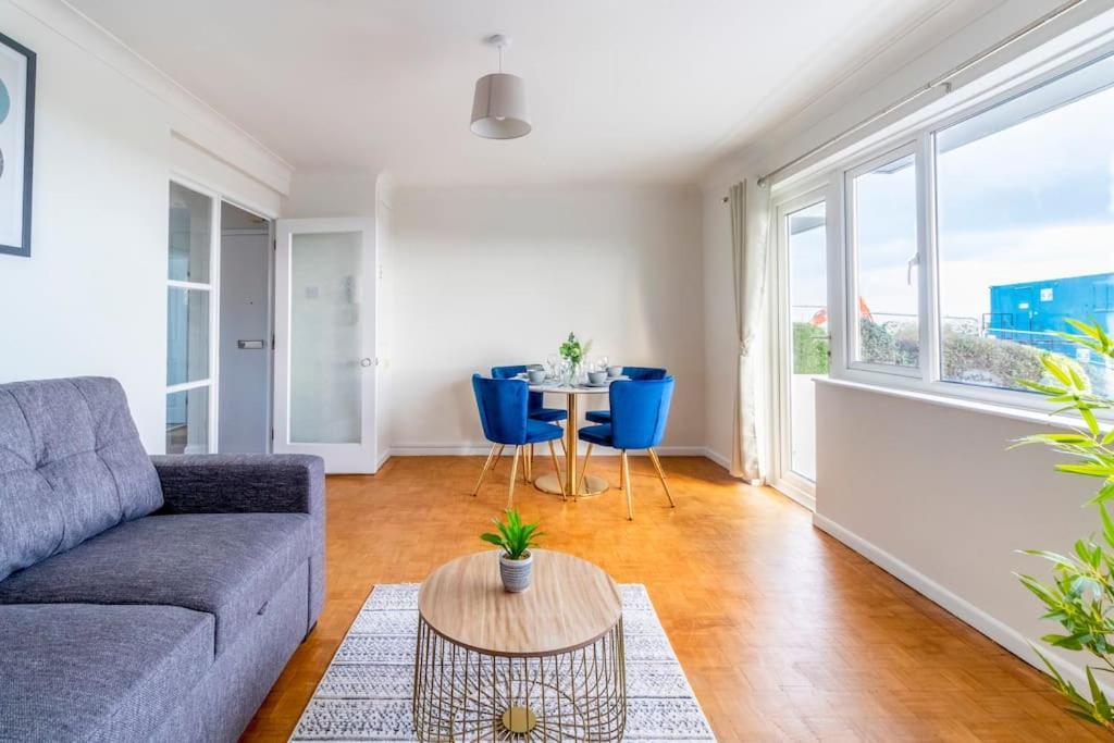Beautiful Sea View 2 Bedroom Sleeps 6-Free Parking Борнмът Екстериор снимка